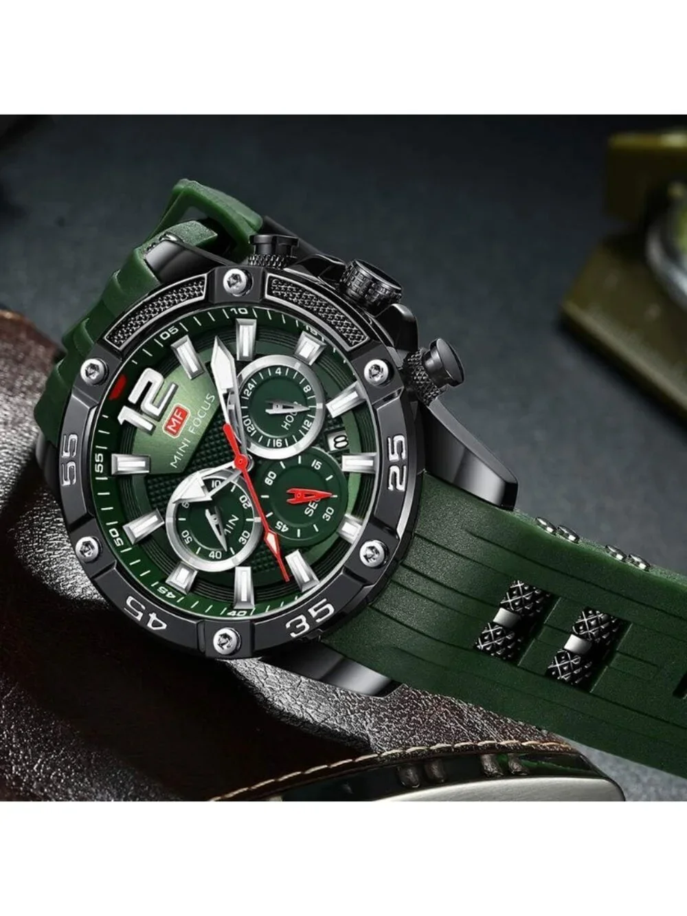 Men's Green And Black Analog Quartz Waterproof Chronograph Stylish Casual Watch